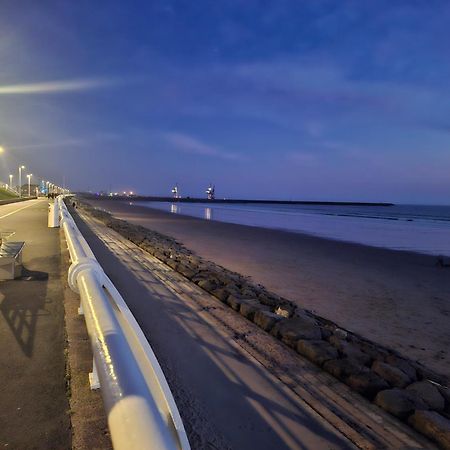 Driftmark Beachfront Location Aberavon Beach Sea Views Large Driveway Parking Private Site Fibre Optic Wi Fi Port Talbot Exteriör bild