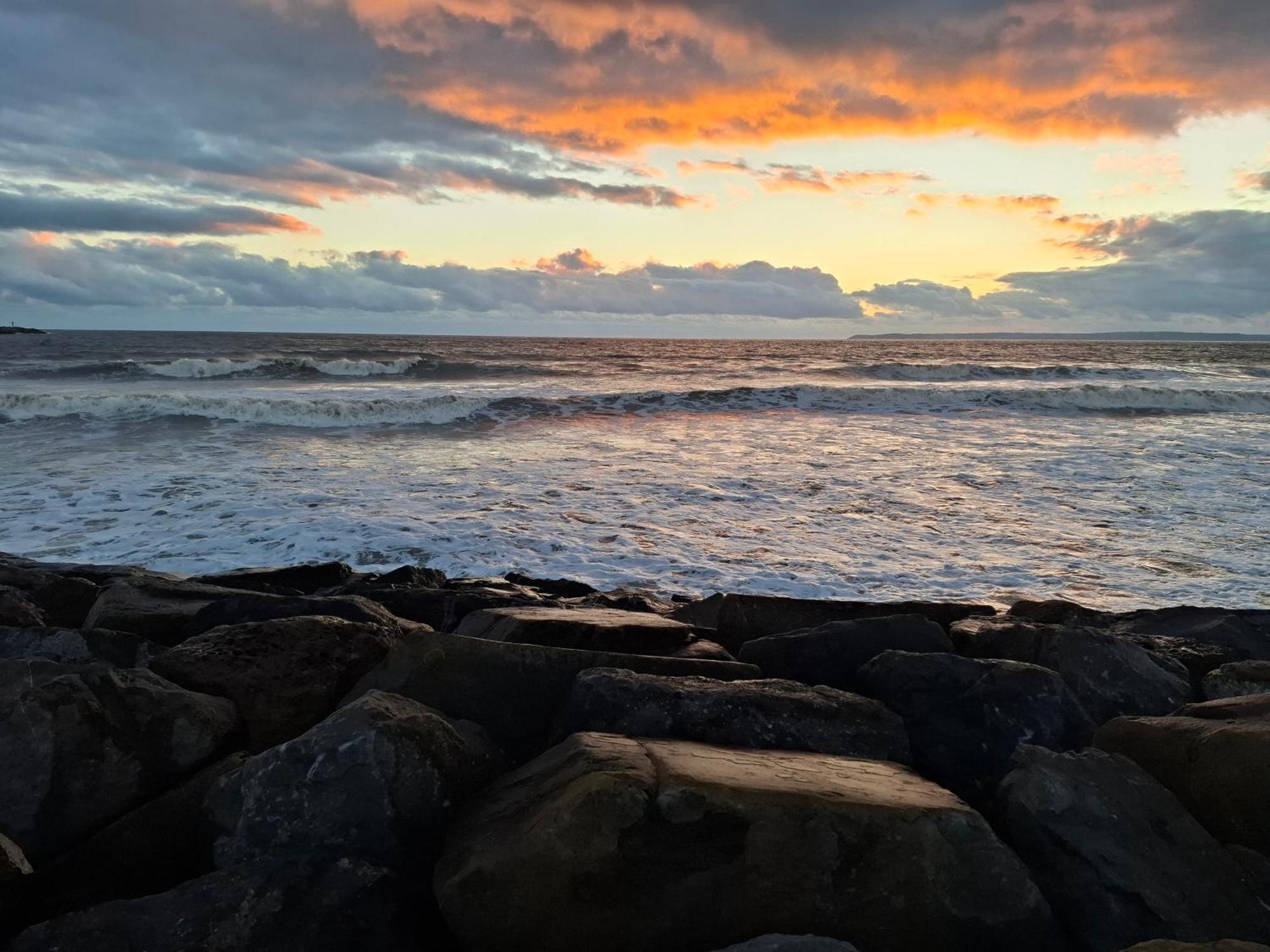 Driftmark Beachfront Location Aberavon Beach Sea Views Large Driveway Parking Private Site Fibre Optic Wi Fi Port Talbot Exteriör bild